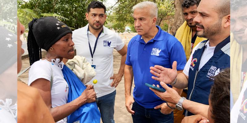 Jesús Agues talks with Venezuelan migrants while they are in Colombia in this photo from September 2023